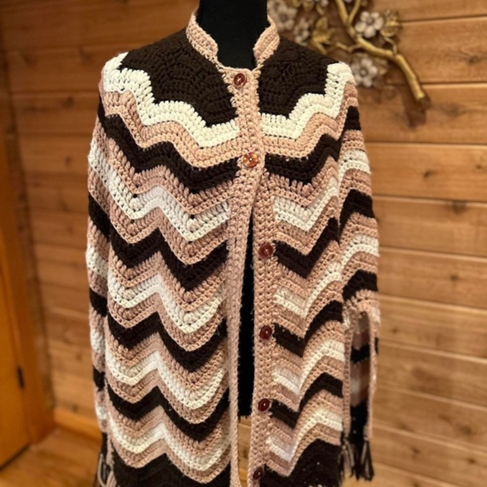 Groovy handmade vintage 70s knit poncho/shawl ✌🏻😍